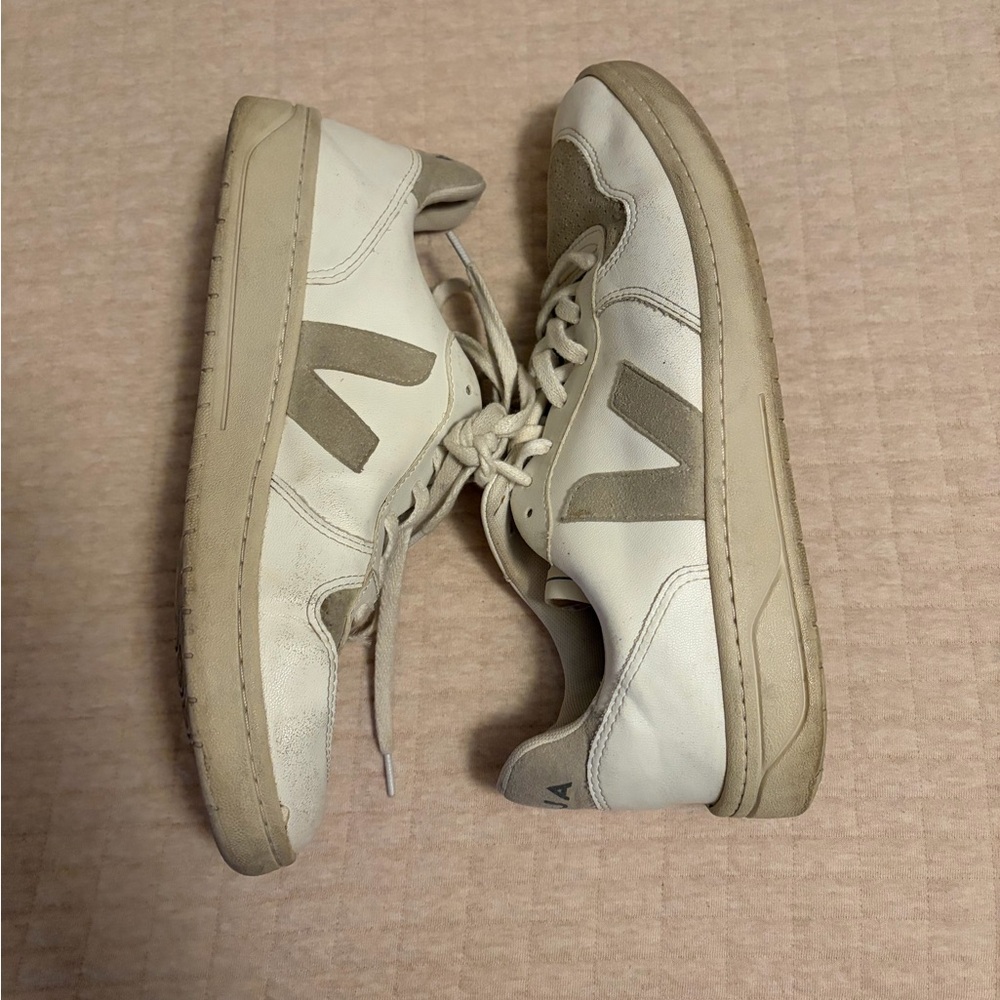 Veja Men's Cream and Gray Sneakers